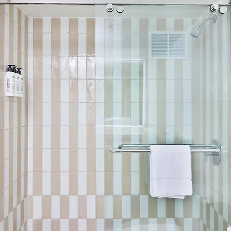 Sea Crest Beach Resort Falmouth Extérieur photo